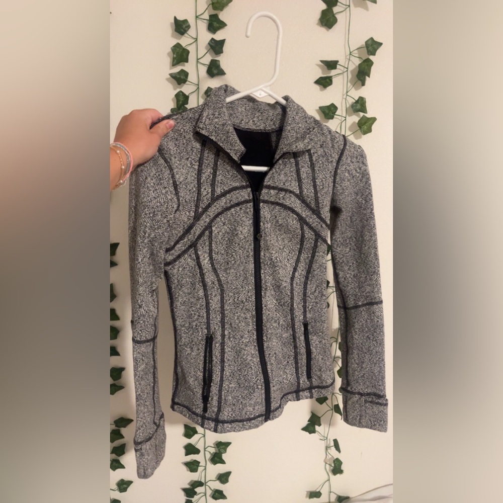 lululemon define active zip up jacket, size 6